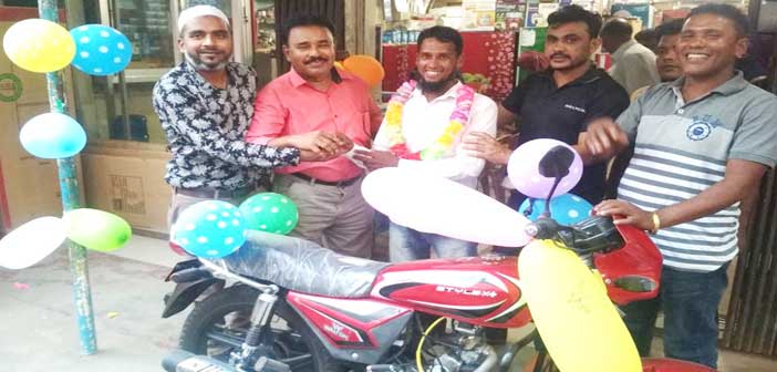 মার্সেল ফ্রিজ কিনে মোটরসাইকেল পেলেন কৃষক আছাদ