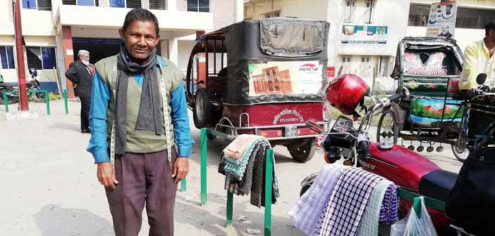 বগুড়ার শেরপুরে ২২ বছর যাবৎ ভ্রাম্যমান টেইলার্স দিয়ে সংসার চালাচ্ছেন চিত্ত রঞ্জন