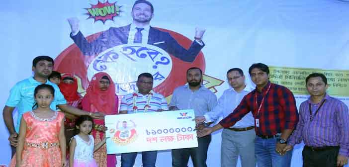 লক্ষীপুরের রায়পুর বাজারে ওয়ালটনের পরিবেশক ‘মীম ইলেকট্রনিক্স’ এ ফ্রিজের ক্রেতা মো. ফিরোজের হাতে ১০ লাখ টাকার চেক তুলে দিচ্ছেন ওয়ালটন গ্রুপের নির্বাহী পরিচালক আরিফুল আম্বিয়া। সেসময় অন্যদের মধ্যে উপস্থিত ছিলেন ওয়ালটন ডিস্ট্রিবিউটর নেটওয়ার্কের নোয়াখালী জোনের এরিয়া ম্যানেজার মো. জাহিদ হাসান, ওয়ালটন সার্ভিস ম্যানেজমেন্ট সিস্টেম লক্ষীপুর শাখার ম্যানেজার প্রকৌশলী মো. নূরে আলম, মীম ইলেকট্রনিক্সের সত্ত্বাধিকারী হোসাইনসহ স্থানীয় ব্যক্তিবর্গ।