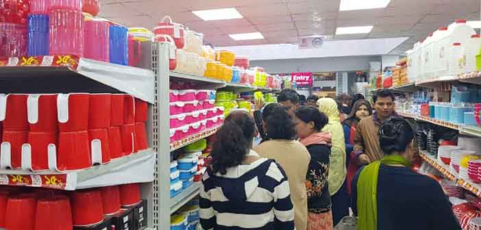 মেলায় গৃহস্থালি পণ্যের জমজমাট বিকিকিনি