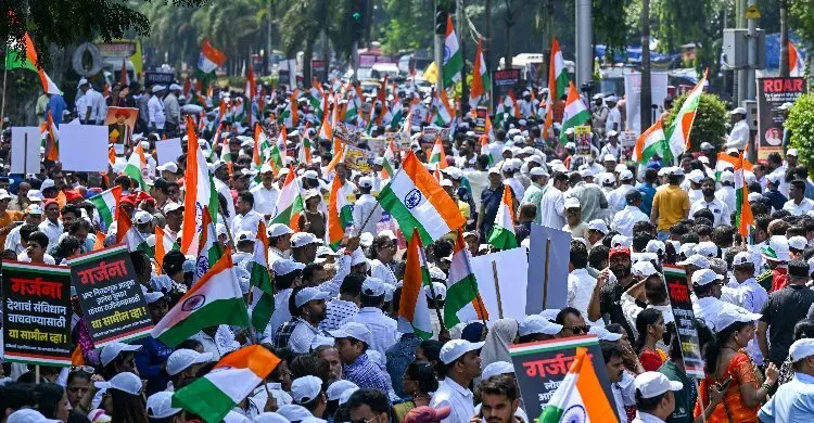 ভারতে তীব্র হচ্ছে আন্দোলন, আটক বহু ভারতে তীব্র হচ্ছে আন্দোলন, আটক বহু