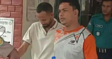 আবাসিক হোটেলে ইয়াবাসহ দুই পুলিশ সদস্য আটক আবাসিক হোটেলে ইয়াবাসহ দুই পুলিশ সদস্য আটক