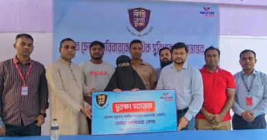 মৃত ক্রেতার পরিবারকে লাখ টাকা ও চাকরি দিল ওয়ালটন প্লাজা